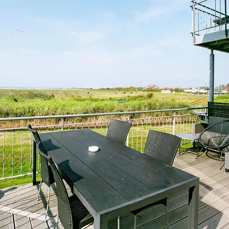 8 Person In Bogense-by Traum