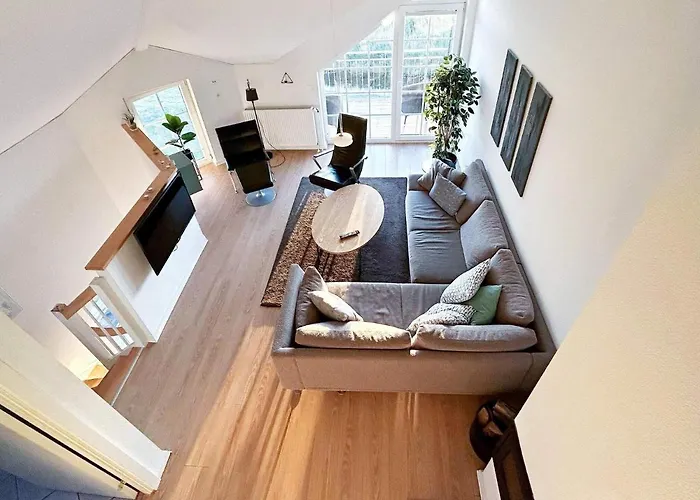 8 Person In Bogense-by Traum *