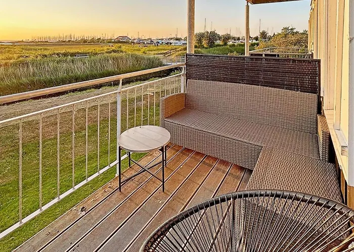 8 Person In Bogense-by Traum