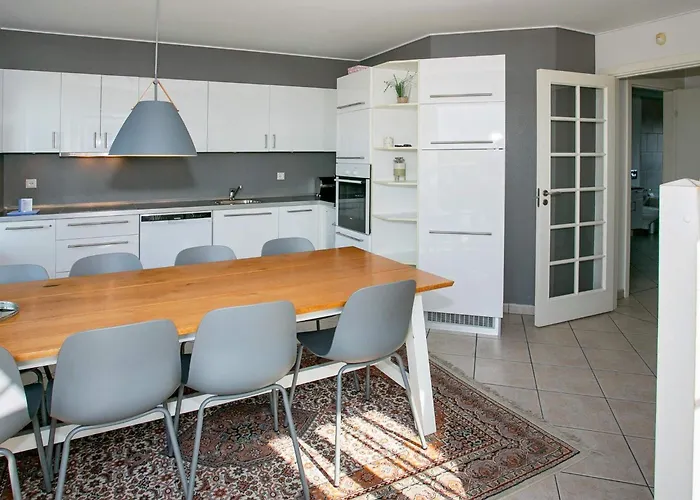 8 Person In Bogense-by Traum