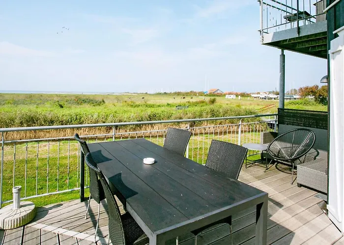 8 Person In Bogense-by Traum